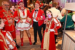 Prinzenem Intercity 2026- 02-10 18  Mal nicht wie immer - Eigentlich ist es Tradition der Roten Funken zu ihrem Prinzenempfang am Mittwoch vor Altweiber zu bitten. Dieses Jahr wurden im IntercityHotel die Tollitätten unvermeidbar einen Tag vorher : DVPJ, Toni I, Kinderprinz Juls I., Juls I., Prinzessin, Aileen I., Prinzessin Aileen I., HDK, Duisburg, Karneval, Helau, Tollität, Event, Session 2025, Session 2026, Hauptausschuss, Gemeinschaft, Hauptausschuss Karneval Duisburg, Duisburg ist echt