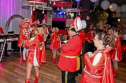 Prinzenem Intercity 2026- 02-10 49  Mal nicht wie immer - Eigentlich ist es Tradition der Roten Funken zu ihrem Prinzenempfang am Mittwoch vor Altweiber zu bitten. Dieses Jahr wurden im IntercityHotel die Tollitätten unvermeidbar einen Tag vorher : DVPJ, Toni I, Kinderprinz Juls I., Juls I., Prinzessin, Aileen I., Prinzessin Aileen I., HDK, Duisburg, Karneval, Helau, Tollität, Event, Session 2025, Session 2026, Hauptausschuss, Gemeinschaft, Hauptausschuss Karneval Duisburg, Duisburg ist echt