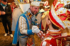 02 EmpfangRathaus 2026- 02-11 12  Mittwochs Tour, 11. Februar - Um 10 Uhr ging es an diesem Tag auf Karnevalsfeier der GGS Tonstraße für uns los. Danach waren dann 2 Termine mit Prinz Toni zusammen, einmal der Rathausempfang in Rheinhausen und das Wiegen bei der DEKRA. Am Nachmittag standen 3 Seniorenkarnevaslfeiern an, bei Casa Mia in Röttgersbach und den Hewag-Zentren Hufstraße und Brauerstraße. Nach dem Kurzbesuch bei den Lebensräumen Duisburg ging es in den Steinhof zum Abend für den Bürger des Jahres. : DVPJ, Toni I, Kinderprinz Juls I., Juls I., Prinzessin, Aileen I., Prinzessin Aileen I., HDK, Duisburg, Karneval, Helau, Tollität, Event, Session 2025, Session 2026, Hauptausschuss, Gemeinschaft, Hauptausschuss Karneval Duisburg, Duisburg ist echt