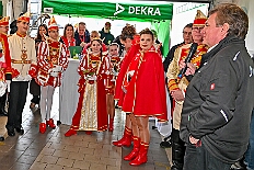 03 DEKRA PrWiegen 2026- 02-11 04  Mittwochs Tour, 11. Februar - Um 10 Uhr ging es an diesem Tag auf Karnevalsfeier der GGS Tonstraße für uns los. Danach waren dann 2 Termine mit Prinz Toni zusammen, einmal der Rathausempfang in Rheinhausen und das Wiegen bei der DEKRA. Am Nachmittag standen 3 Seniorenkarnevaslfeiern an, bei Casa Mia in Röttgersbach und den Hewag-Zentren Hufstraße und Brauerstraße. Nach dem Kurzbesuch bei den Lebensräumen Duisburg ging es in den Steinhof zum Abend für den Bürger des Jahres. : DVPJ, Toni I, Kinderprinz Juls I., Juls I., Prinzessin, Aileen I., Prinzessin Aileen I., HDK, Duisburg, Karneval, Helau, Tollität, Event, Session 2025, Session 2026, Hauptausschuss, Gemeinschaft, Hauptausschuss Karneval Duisburg, Duisburg ist echt