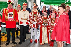 03 DEKRA PrWiegen 2026- 02-11 07  Mittwochs Tour, 11. Februar - Um 10 Uhr ging es an diesem Tag auf Karnevalsfeier der GGS Tonstraße für uns los. Danach waren dann 2 Termine mit Prinz Toni zusammen, einmal der Rathausempfang in Rheinhausen und das Wiegen bei der DEKRA. Am Nachmittag standen 3 Seniorenkarnevaslfeiern an, bei Casa Mia in Röttgersbach und den Hewag-Zentren Hufstraße und Brauerstraße. Nach dem Kurzbesuch bei den Lebensräumen Duisburg ging es in den Steinhof zum Abend für den Bürger des Jahres. : DVPJ, Toni I, Kinderprinz Juls I., Juls I., Prinzessin, Aileen I., Prinzessin Aileen I., HDK, Duisburg, Karneval, Helau, Tollität, Event, Session 2025, Session 2026, Hauptausschuss, Gemeinschaft, Hauptausschuss Karneval Duisburg, Duisburg ist echt