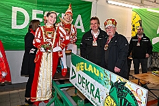 03 DEKRA PrWiegen 2026- 02-11 15  Mittwochs Tour, 11. Februar - Um 10 Uhr ging es an diesem Tag auf Karnevalsfeier der GGS Tonstraße für uns los. Danach waren dann 2 Termine mit Prinz Toni zusammen, einmal der Rathausempfang in Rheinhausen und das Wiegen bei der DEKRA. Am Nachmittag standen 3 Seniorenkarnevaslfeiern an, bei Casa Mia in Röttgersbach und den Hewag-Zentren Hufstraße und Brauerstraße. Nach dem Kurzbesuch bei den Lebensräumen Duisburg ging es in den Steinhof zum Abend für den Bürger des Jahres. : DVPJ, Toni I, Kinderprinz Juls I., Juls I., Prinzessin, Aileen I., Prinzessin Aileen I., HDK, Duisburg, Karneval, Helau, Tollität, Event, Session 2025, Session 2026, Hauptausschuss, Gemeinschaft, Hauptausschuss Karneval Duisburg, Duisburg ist echt