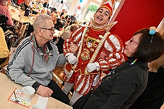 04 CasaMia Seniorkar 2026- 02-11 09  Mittwochs Tour, 11. Februar - Um 10 Uhr ging es an diesem Tag auf Karnevalsfeier der GGS Tonstraße für uns los. Danach waren dann 2 Termine mit Prinz Toni zusammen, einmal der Rathausempfang in Rheinhausen und das Wiegen bei der DEKRA. Am Nachmittag standen 3 Seniorenkarnevaslfeiern an, bei Casa Mia in Röttgersbach und den Hewag-Zentren Hufstraße und Brauerstraße. Nach dem Kurzbesuch bei den Lebensräumen Duisburg ging es in den Steinhof zum Abend für den Bürger des Jahres. : DVPJ, Toni I, Kinderprinz Juls I., Juls I., Prinzessin, Aileen I., Prinzessin Aileen I., HDK, Duisburg, Karneval, Helau, Tollität, Event, Session 2025, Session 2026, Hauptausschuss, Gemeinschaft, Hauptausschuss Karneval Duisburg, Duisburg ist echt