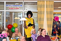 06 SeniKarn HEWAH Brauerstrasse 2026- 02-11 01  Mittwochs Tour, 11. Februar - Um 10 Uhr ging es an diesem Tag auf Karnevalsfeier der GGS Tonstraße für uns los. Danach waren dann 2 Termine mit Prinz Toni zusammen, einmal der Rathausempfang in Rheinhausen und das Wiegen bei der DEKRA. Am Nachmittag standen 3 Seniorenkarnevaslfeiern an, bei Casa Mia in Röttgersbach und den Hewag-Zentren Hufstraße und Brauerstraße. Nach dem Kurzbesuch bei den Lebensräumen Duisburg ging es in den Steinhof zum Abend für den Bürger des Jahres. : DVPJ, Toni I, Kinderprinz Juls I., Juls I., Prinzessin, Aileen I., Prinzessin Aileen I., HDK, Duisburg, Karneval, Helau, Tollität, Event, Session 2025, Session 2026, Hauptausschuss, Gemeinschaft, Hauptausschuss Karneval Duisburg, Duisburg ist echt