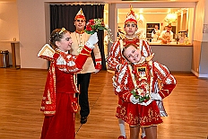 08 HDK Buerger desJahrse 2026- 02-11 02  Mittwochs Tour, 11. Februar - Um 10 Uhr ging es an diesem Tag auf Karnevalsfeier der GGS Tonstraße für uns los. Danach waren dann 2 Termine mit Prinz Toni zusammen, einmal der Rathausempfang in Rheinhausen und das Wiegen bei der DEKRA. Am Nachmittag standen 3 Seniorenkarnevaslfeiern an, bei Casa Mia in Röttgersbach und den Hewag-Zentren Hufstraße und Brauerstraße. Nach dem Kurzbesuch bei den Lebensräumen Duisburg ging es in den Steinhof zum Abend für den Bürger des Jahres. : DVPJ, Toni I, Kinderprinz Juls I., Juls I., Prinzessin, Aileen I., Prinzessin Aileen I., HDK, Duisburg, Karneval, Helau, Tollität, Event, Session 2025, Session 2026, Hauptausschuss, Gemeinschaft, Hauptausschuss Karneval Duisburg, Duisburg ist echt