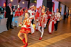 08 HDK Buerger desJahrse 2026- 02-11 04  Mittwochs Tour, 11. Februar - Um 10 Uhr ging es an diesem Tag auf Karnevalsfeier der GGS Tonstraße für uns los. Danach waren dann 2 Termine mit Prinz Toni zusammen, einmal der Rathausempfang in Rheinhausen und das Wiegen bei der DEKRA. Am Nachmittag standen 3 Seniorenkarnevaslfeiern an, bei Casa Mia in Röttgersbach und den Hewag-Zentren Hufstraße und Brauerstraße. Nach dem Kurzbesuch bei den Lebensräumen Duisburg ging es in den Steinhof zum Abend für den Bürger des Jahres. : DVPJ, Toni I, Kinderprinz Juls I., Juls I., Prinzessin, Aileen I., Prinzessin Aileen I., HDK, Duisburg, Karneval, Helau, Tollität, Event, Session 2025, Session 2026, Hauptausschuss, Gemeinschaft, Hauptausschuss Karneval Duisburg, Duisburg ist echt