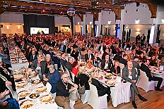 08 HDK Buerger desJahrse 2026- 02-11 16  Mittwochs Tour, 11. Februar - Um 10 Uhr ging es an diesem Tag auf Karnevalsfeier der GGS Tonstraße für uns los. Danach waren dann 2 Termine mit Prinz Toni zusammen, einmal der Rathausempfang in Rheinhausen und das Wiegen bei der DEKRA. Am Nachmittag standen 3 Seniorenkarnevaslfeiern an, bei Casa Mia in Röttgersbach und den Hewag-Zentren Hufstraße und Brauerstraße. Nach dem Kurzbesuch bei den Lebensräumen Duisburg ging es in den Steinhof zum Abend für den Bürger des Jahres. : DVPJ, Toni I, Kinderprinz Juls I., Juls I., Prinzessin, Aileen I., Prinzessin Aileen I., HDK, Duisburg, Karneval, Helau, Tollität, Event, Session 2025, Session 2026, Hauptausschuss, Gemeinschaft, Hauptausschuss Karneval Duisburg, Duisburg ist echt