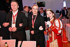 08 HDK Buerger desJahrse 2026- 02-11 21  Mittwochs Tour, 11. Februar - Um 10 Uhr ging es an diesem Tag auf Karnevalsfeier der GGS Tonstraße für uns los. Danach waren dann 2 Termine mit Prinz Toni zusammen, einmal der Rathausempfang in Rheinhausen und das Wiegen bei der DEKRA. Am Nachmittag standen 3 Seniorenkarnevaslfeiern an, bei Casa Mia in Röttgersbach und den Hewag-Zentren Hufstraße und Brauerstraße. Nach dem Kurzbesuch bei den Lebensräumen Duisburg ging es in den Steinhof zum Abend für den Bürger des Jahres. : DVPJ, Toni I, Kinderprinz Juls I., Juls I., Prinzessin, Aileen I., Prinzessin Aileen I., HDK, Duisburg, Karneval, Helau, Tollität, Event, Session 2025, Session 2026, Hauptausschuss, Gemeinschaft, Hauptausschuss Karneval Duisburg, Duisburg ist echt