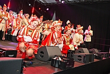 02 HDK Festzelt 2026- 02-12 09  Weiberfastnachts Tour, 11. Februar - Schon um 9 Uhr begann dieser ereignisreicher Tag für uns mit der Karnevalsfeier in der GGS Habichtstraße. Im HDK Festzelt wurden wir danach fanatisch gefeiert. Weiter ging es dann zu Hargreaves und ins LANUV zur der Firmenfeiern. Zwischendurch seine Seniorenfeier der AWO Karl-Jarres-Straße. Im Ratskeller feiern die Nordvereine Altweiber. In Folge fahren wir nach Laar, einmal zum Familienkarneval der KG Rot-Gold und die KFD feier im St. Ewald. Der vorletzte Auftritt dann die Altweibersitzung bei der Ehrengarde bevor es zum erneuten Heimspiel  zur Altweiber-Party in den Heimathafen geht. : DVPJ, Toni I, Kinderprinz Juls I., Juls I., Prinzessin, Aileen I., Prinzessin Aileen I., HDK, Duisburg, Karneval, Helau, Tollität, Event, Session 2025, Session 2026, Hauptausschuss, Gemeinschaft, Hauptausschuss Karneval Duisburg, Duisburg ist echt