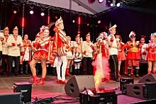 02 HDK Festzelt 2026- 02-12 11  Weiberfastnachts Tour, 11. Februar - Schon um 9 Uhr begann dieser ereignisreicher Tag für uns mit der Karnevalsfeier in der GGS Habichtstraße. Im HDK Festzelt wurden wir danach fanatisch gefeiert. Weiter ging es dann zu Hargreaves und ins LANUV zur der Firmenfeiern. Zwischendurch seine Seniorenfeier der AWO Karl-Jarres-Straße. Im Ratskeller feiern die Nordvereine Altweiber. In Folge fahren wir nach Laar, einmal zum Familienkarneval der KG Rot-Gold und die KFD feier im St. Ewald. Der vorletzte Auftritt dann die Altweibersitzung bei der Ehrengarde bevor es zum erneuten Heimspiel  zur Altweiber-Party in den Heimathafen geht. : DVPJ, Toni I, Kinderprinz Juls I., Juls I., Prinzessin, Aileen I., Prinzessin Aileen I., HDK, Duisburg, Karneval, Helau, Tollität, Event, Session 2025, Session 2026, Hauptausschuss, Gemeinschaft, Hauptausschuss Karneval Duisburg, Duisburg ist echt