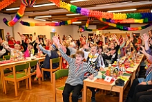 08 KFD StEwaldi Laar 2026- 02-12 16  Weiberfastnachts Tour, 11. Februar - Schon um 9 Uhr begann dieser ereignisreicher Tag für uns mit der Karnevalsfeier in der GGS Habichtstraße. Im HDK Festzelt wurden wir danach fanatisch gefeiert. Weiter ging es dann zu Hargreaves und ins LANUV zur der Firmenfeiern. Zwischendurch seine Seniorenfeier der AWO Karl-Jarres-Straße. Im Ratskeller feiern die Nordvereine Altweiber. In Folge fahren wir nach Laar, einmal zum Familienkarneval der KG Rot-Gold und die KFD feier im St. Ewald. Der vorletzte Auftritt dann die Altweibersitzung bei der Ehrengarde bevor es zum erneuten Heimspiel  zur Altweiber-Party in den Heimathafen geht. : DVPJ, Toni I, Kinderprinz Juls I., Juls I., Prinzessin, Aileen I., Prinzessin Aileen I., HDK, Duisburg, Karneval, Helau, Tollität, Event, Session 2025, Session 2026, Hauptausschuss, Gemeinschaft, Hauptausschuss Karneval Duisburg, Duisburg ist echt