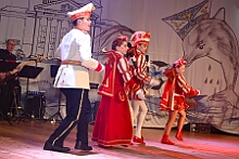 10 Altweib AMaB 2026- 02-12 12  Weiberfastnachts Tour, 11. Februar - Schon um 9 Uhr begann dieser ereignisreicher Tag für uns mit der Karnevalsfeier in der GGS Habichtstraße. Im HDK Festzelt wurden wir danach fanatisch gefeiert. Weiter ging es dann zu Hargreaves und ins LANUV zur der Firmenfeiern. Zwischendurch seine Seniorenfeier der AWO Karl-Jarres-Straße. Im Ratskeller feiern die Nordvereine Altweiber. In Folge fahren wir nach Laar, einmal zum Familienkarneval der KG Rot-Gold und die KFD feier im St. Ewald. Der vorletzte Auftritt dann die Altweibersitzung bei der Ehrengarde bevor es zum erneuten Heimspiel  zur Altweiber-Party in den Heimathafen geht. : DVPJ, Toni I, Kinderprinz Juls I., Juls I., Prinzessin, Aileen I., Prinzessin Aileen I., HDK, Duisburg, Karneval, Helau, Tollität, Event, Session 2025, Session 2026, Hauptausschuss, Gemeinschaft, Hauptausschuss Karneval Duisburg, Duisburg ist echt