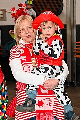 01 Kinderka KG Suedstern 2026-02-13 19  Kinderkarneval und Kostümfest   Der Karnevalsfreitag und seine Traditionen. Zuerst waren im Sermer Festzelt auf dem Kasselle-Pitter-Platz zum dortigen Kinderkarneval. Am frühen Abend hatte dann noch der SZ der Prinzengarde in der Gaststätte „Zum Treffpunkt“ zum Kostümfest eingeladen. : DVPJ, Toni I, Kinderprinz Juls I., Juls I., Prinzessin, Aileen I., Prinzessin Aileen I., HDK, Duisburg, Karneval, Helau, Tollität, Event, Session 2025, Session 2026, Hauptausschuss, Gemeinschaft, Hauptausschuss Karneval Duisburg, Duisburg ist echt