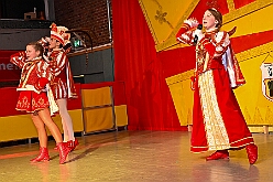 03 Prunks RG Laar 2026- 02-14 03  Samstags Tour, 14. Februar - Nach dem Kinderkarnevalszug hatten wir an diesem Samstag noch 3 Termine. Zuerst waren wir zum Seniorenkarneval im CURATA Haus in Dinslaken Hiesfeld. Am Abend ging es zum letzten Mal bei unseren » Blauen Jungs « auf die Bühne. Und auch zum letzten Mal hieß es Helau bei der KG Rot-Gold Laar. : DVPJ, Toni I, Kinderprinz Juls I., Juls I., Prinzessin, Aileen I., Prinzessin Aileen I., HDK, Duisburg, Karneval, Helau, Tollität, Event, Session 2025, Session 2026, Hauptausschuss, Gemeinschaft, Hauptausschuss Karneval Duisburg, Duisburg ist echt