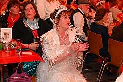 03 Prunks RG Laar 2026- 02-14 05  Samstags Tour, 14. Februar - Nach dem Kinderkarnevalszug hatten wir an diesem Samstag noch 3 Termine. Zuerst waren wir zum Seniorenkarneval im CURATA Haus in Dinslaken Hiesfeld. Am Abend ging es zum letzten Mal bei unseren » Blauen Jungs « auf die Bühne. Und auch zum letzten Mal hieß es Helau bei der KG Rot-Gold Laar. : DVPJ, Toni I, Kinderprinz Juls I., Juls I., Prinzessin, Aileen I., Prinzessin Aileen I., HDK, Duisburg, Karneval, Helau, Tollität, Event, Session 2025, Session 2026, Hauptausschuss, Gemeinschaft, Hauptausschuss Karneval Duisburg, Duisburg ist echt