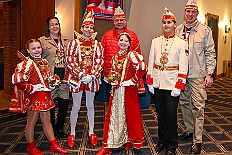 01 Das Wecken 2026- 02-14 16  Unser Tag - ein schöner Tag - Es war 8 Uhr in der Früh als wir am Samstagmorgen, 14. Februar, als wir mit Musik am WYNDHAM Hotel Duisburger Hof geweckt wurden. Danach ging es dann nach Hamborn wo „unser“ Kinderkarnevalszug pünktlich um 11:11 Uhr startete. Zu Mittagszeit gab es dann anschließend eine Empfang für uns und die Teneriffa Delegation. : DVPJ, Toni I, Kinderprinz Juls I., Juls I., Prinzessin, Aileen I., Prinzessin Aileen I., HDK, Duisburg, Karneval, Helau, Tollität, Event, Session 2025, Session 2026, Hauptausschuss, Gemeinschaft, Hauptausschuss Karneval Duisburg, Duisburg ist echt