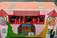 02 Der Zug 2026- 02-14 03  Unser Tag - ein schöner Tag - Es war 8 Uhr in der Früh als wir am Samstagmorgen, 14. Februar, als wir mit Musik am WYNDHAM Hotel Duisburger Hof geweckt wurden. Danach ging es dann nach Hamborn wo „unser“ Kinderkarnevalszug pünktlich um 11:11 Uhr startete. Zu Mittagszeit gab es dann anschließend eine Empfang für uns und die Teneriffa Delegation. : DVPJ, Toni I, Kinderprinz Juls I., Juls I., Prinzessin, Aileen I., Prinzessin Aileen I., HDK, Duisburg, Karneval, Helau, Tollität, Event, Session 2025, Session 2026, Hauptausschuss, Gemeinschaft, Hauptausschuss Karneval Duisburg, Duisburg ist echt