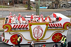 02 Der Zug 2026- 02-14 22  Unser Tag - ein schöner Tag - Es war 8 Uhr in der Früh als wir am Samstagmorgen, 14. Februar, als wir mit Musik am WYNDHAM Hotel Duisburger Hof geweckt wurden. Danach ging es dann nach Hamborn wo „unser“ Kinderkarnevalszug pünktlich um 11:11 Uhr startete. Zu Mittagszeit gab es dann anschließend eine Empfang für uns und die Teneriffa Delegation. : DVPJ, Toni I, Kinderprinz Juls I., Juls I., Prinzessin, Aileen I., Prinzessin Aileen I., HDK, Duisburg, Karneval, Helau, Tollität, Event, Session 2025, Session 2026, Hauptausschuss, Gemeinschaft, Hauptausschuss Karneval Duisburg, Duisburg ist echt