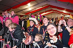 04 Heerlager 2026- 02-16 35  KG Rot-Gold Laar im Ewaldi-Haus - Die KG Rot-Gold Laar hatte am 6. Mai zum Frühlingsfest eingeladen. Wir als designierte Kinderprinzencrew 2027 sind gern der Einladung gefolgt. Nach Leckereien vom Grill, sowie Kaffee und Kuchen startete  ab ca. 19 Uhr die Frühlingsparty. : DVPJ, Toni I, Kinderprinz Juls I., Juls I., Prinzessin, Aileen I., Prinzessin Aileen I., HDK, Duisburg, Karneval, Helau, Tollität, Event, Session 2025, Session 2026, Hauptausschuss, Gemeinschaft, Hauptausschuss Karneval Duisburg, Duisburg ist echt