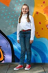 Wahlabend HDK 2026- 04-17 03  Wir sind jetzt die Kinderprinzencrew - In und vor der Mensa der Gesamtschule Stadtmitte war von Beginn großartige Stimmung. Wir, die designierte Kinderprinzencrew mit Prinz Niklas I., Prinzessin Greta I., den Paginen Leonie und Hanna waren   vor der Wahl bei der Präsidentenversammlung ziemlich nervös. Aber später präsentierten wir uns auf der Bühne doch schon recht souverän. Viele Gratulanten war gekommen um uns und dem designierten Stadtprinz Oliver I. zu gratulieren. : DVPJ, Oliver I, Kinderprinz Niklas I., Niklas I., Prinzessin, Greta I., Prinzessin Greta I., HDK, Duisburg, Karneval, Helau, Tollität, Event, Session 2026, Session 2027, Hauptausschuss, Gemeinschaft, Hauptausschuss Karneval Duisburg, Duisburg ist echt