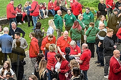 Wahlabend HDK 2026- 04-17 08  Wir sind jetzt die Kinderprinzencrew - In und vor der Mensa der Gesamtschule Stadtmitte war von Beginn großartige Stimmung. Wir, die designierte Kinderprinzencrew mit Prinz Niklas I., Prinzessin Greta I., den Paginen Leonie und Hanna waren   vor der Wahl bei der Präsidentenversammlung ziemlich nervös. Aber später präsentierten wir uns auf der Bühne doch schon recht souverän. Viele Gratulanten war gekommen um uns und dem designierten Stadtprinz Oliver I. zu gratulieren. : DVPJ, Oliver I, Kinderprinz Niklas I., Niklas I., Prinzessin, Greta I., Prinzessin Greta I., HDK, Duisburg, Karneval, Helau, Tollität, Event, Session 2026, Session 2027, Hauptausschuss, Gemeinschaft, Hauptausschuss Karneval Duisburg, Duisburg ist echt