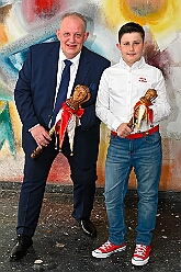 Wahlabend HDK 2026- 04-17 21  Wir sind jetzt die Kinderprinzencrew - In und vor der Mensa der Gesamtschule Stadtmitte war von Beginn großartige Stimmung. Wir, die designierte Kinderprinzencrew mit Prinz Niklas I., Prinzessin Greta I., den Paginen Leonie und Hanna waren   vor der Wahl bei der Präsidentenversammlung ziemlich nervös. Aber später präsentierten wir uns auf der Bühne doch schon recht souverän. Viele Gratulanten war gekommen um uns und dem designierten Stadtprinz Oliver I. zu gratulieren. : DVPJ, Oliver I, Kinderprinz Niklas I., Niklas I., Prinzessin, Greta I., Prinzessin Greta I., HDK, Duisburg, Karneval, Helau, Tollität, Event, Session 2026, Session 2027, Hauptausschuss, Gemeinschaft, Hauptausschuss Karneval Duisburg, Duisburg ist echt