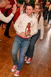 Wahlabend HDK 2026- 04-17 36  Wir sind jetzt die Kinderprinzencrew - In und vor der Mensa der Gesamtschule Stadtmitte war von Beginn großartige Stimmung. Wir, die designierte Kinderprinzencrew mit Prinz Niklas I., Prinzessin Greta I., den Paginen Leonie und Hanna waren   vor der Wahl bei der Präsidentenversammlung ziemlich nervös. Aber später präsentierten wir uns auf der Bühne doch schon recht souverän. Viele Gratulanten war gekommen um uns und dem designierten Stadtprinz Oliver I. zu gratulieren. : DVPJ, Oliver I, Kinderprinz Niklas I., Niklas I., Prinzessin, Greta I., Prinzessin Greta I., HDK, Duisburg, Karneval, Helau, Tollität, Event, Session 2026, Session 2027, Hauptausschuss, Gemeinschaft, Hauptausschuss Karneval Duisburg, Duisburg ist echt