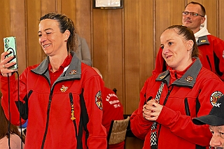 Fruehl Fest RW Rheinh 2026- 05-14 10  Frühlingsfest ohne Schaukelfotos  -Wie in jedem Jahr auf auf Christi Himmelfahrt, oder auch dem „Vatertag“, hatte die KG Rot-Weiß Rheinhausen zum ihrem Frühlingsfest geladen. All die Jahre gab es dort von den Crews die sogenannten „Schaukelfotos“. In diesem Jahr fielen diese  aber der Witterung zum Opfer. Das Fest fand in der Erlöserkirche statt und nicht in dessen Garten. : DVPJ, Oliver I, Kinderprinz Niklas I., Niklas I., Prinzessin, Greta I., Prinzessin Greta I., HDK, Duisburg, Karneval, Helau, Tollität, Event, Session 2026, Session 2027, Hauptausschuss, Gemeinschaft, Hauptausschuss Karneval Duisburg, Duisburg ist echt