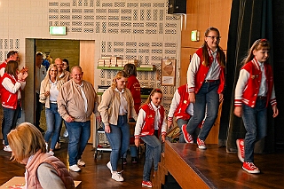 Fruehl Fest RW Rheinh 2026- 05-14 12  Frühlingsfest ohne Schaukelfotos  -Wie in jedem Jahr auf auf Christi Himmelfahrt, oder auch dem „Vatertag“, hatte die KG Rot-Weiß Rheinhausen zum ihrem Frühlingsfest geladen. All die Jahre gab es dort von den Crews die sogenannten „Schaukelfotos“. In diesem Jahr fielen diese  aber der Witterung zum Opfer. Das Fest fand in der Erlöserkirche statt und nicht in dessen Garten. : DVPJ, Oliver I, Kinderprinz Niklas I., Niklas I., Prinzessin, Greta I., Prinzessin Greta I., HDK, Duisburg, Karneval, Helau, Tollität, Event, Session 2026, Session 2027, Hauptausschuss, Gemeinschaft, Hauptausschuss Karneval Duisburg, Duisburg ist echt
