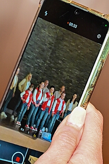Fruehl Fest RW Rheinh 2026- 05-14 15  Frühlingsfest ohne Schaukelfotos  -Wie in jedem Jahr auf auf Christi Himmelfahrt, oder auch dem „Vatertag“, hatte die KG Rot-Weiß Rheinhausen zum ihrem Frühlingsfest geladen. All die Jahre gab es dort von den Crews die sogenannten „Schaukelfotos“. In diesem Jahr fielen diese  aber der Witterung zum Opfer. Das Fest fand in der Erlöserkirche statt und nicht in dessen Garten. : DVPJ, Oliver I, Kinderprinz Niklas I., Niklas I., Prinzessin, Greta I., Prinzessin Greta I., HDK, Duisburg, Karneval, Helau, Tollität, Event, Session 2026, Session 2027, Hauptausschuss, Gemeinschaft, Hauptausschuss Karneval Duisburg, Duisburg ist echt