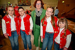 Fruehl Fest RW Rheinh 2026- 05-14 21  Frühlingsfest ohne Schaukelfotos  -Wie in jedem Jahr auf auf Christi Himmelfahrt, oder auch dem „Vatertag“, hatte die KG Rot-Weiß Rheinhausen zum ihrem Frühlingsfest geladen. All die Jahre gab es dort von den Crews die sogenannten „Schaukelfotos“. In diesem Jahr fielen diese  aber der Witterung zum Opfer. Das Fest fand in der Erlöserkirche statt und nicht in dessen Garten. : DVPJ, Oliver I, Kinderprinz Niklas I., Niklas I., Prinzessin, Greta I., Prinzessin Greta I., HDK, Duisburg, Karneval, Helau, Tollität, Event, Session 2026, Session 2027, Hauptausschuss, Gemeinschaft, Hauptausschuss Karneval Duisburg, Duisburg ist echt
