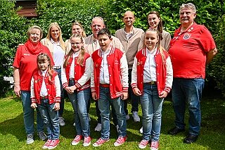 Fruehl Fest RW Rheinh 2026- 05-14 23  Frühlingsfest ohne Schaukelfotos  -Wie in jedem Jahr auf auf Christi Himmelfahrt, oder auch dem „Vatertag“, hatte die KG Rot-Weiß Rheinhausen zum ihrem Frühlingsfest geladen. All die Jahre gab es dort von den Crews die sogenannten „Schaukelfotos“. In diesem Jahr fielen diese  aber der Witterung zum Opfer. Das Fest fand in der Erlöserkirche statt und nicht in dessen Garten. : DVPJ, Oliver I, Kinderprinz Niklas I., Niklas I., Prinzessin, Greta I., Prinzessin Greta I., HDK, Duisburg, Karneval, Helau, Tollität, Event, Session 2026, Session 2027, Hauptausschuss, Gemeinschaft, Hauptausschuss Karneval Duisburg, Duisburg ist echt