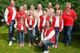 Fruehl Fest RW Rheinh 2026- 05-14 24  Frühlingsfest ohne Schaukelfotos  -Wie in jedem Jahr auf auf Christi Himmelfahrt, oder auch dem „Vatertag“, hatte die KG Rot-Weiß Rheinhausen zum ihrem Frühlingsfest geladen. All die Jahre gab es dort von den Crews die sogenannten „Schaukelfotos“. In diesem Jahr fielen diese  aber der Witterung zum Opfer. Das Fest fand in der Erlöserkirche statt und nicht in dessen Garten. : DVPJ, Oliver I, Kinderprinz Niklas I., Niklas I., Prinzessin, Greta I., Prinzessin Greta I., HDK, Duisburg, Karneval, Helau, Tollität, Event, Session 2026, Session 2027, Hauptausschuss, Gemeinschaft, Hauptausschuss Karneval Duisburg, Duisburg ist echt