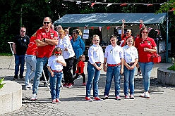 01 Sommerf GrafschFunken 2026- 06-13  12  Sommerfeste zum Ersten - Wir fuhren zum ersten Sommerfest auf die andre Rheinseite nach Moers. Der Besuch bei den Grafschafter Funken gehört schon zur Tradition. Danach erwartete uns ein großartiger Empfang beim Heimspiel auf dem Sommerfest unserer Stadtgarde. : DVPJ, Oliver I, Kinderprinz Niklas I., Niklas I., Prinzessin, Greta I., Prinzessin Greta I., HDK, Duisburg, Karneval, Helau, Tollität, Event, Session 2026, Session 2027, Hauptausschuss, Gemeinschaft, Hauptausschuss Karneval Duisburg, Duisburg ist echt
