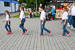 01 Sommerf GrafschFunken 2026- 06-13  13  Sommerfeste zum Ersten - Wir fuhren zum ersten Sommerfest auf die andre Rheinseite nach Moers. Der Besuch bei den Grafschafter Funken gehört schon zur Tradition. Danach erwartete uns ein großartiger Empfang beim Heimspiel auf dem Sommerfest unserer Stadtgarde. : DVPJ, Oliver I, Kinderprinz Niklas I., Niklas I., Prinzessin, Greta I., Prinzessin Greta I., HDK, Duisburg, Karneval, Helau, Tollität, Event, Session 2026, Session 2027, Hauptausschuss, Gemeinschaft, Hauptausschuss Karneval Duisburg, Duisburg ist echt