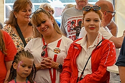 02 Sommerf Stadtgarde 2026- 06-13  10  Sommerfeste zum Ersten - Wir fuhren zum ersten Sommerfest auf die andre Rheinseite nach Moers. Der Besuch bei den Grafschafter Funken gehört schon zur Tradition. Danach erwartete uns ein großartiger Empfang beim Heimspiel auf dem Sommerfest unserer Stadtgarde. : DVPJ, Oliver I, Kinderprinz Niklas I., Niklas I., Prinzessin, Greta I., Prinzessin Greta I., HDK, Duisburg, Karneval, Helau, Tollität, Event, Session 2026, Session 2027, Hauptausschuss, Gemeinschaft, Hauptausschuss Karneval Duisburg, Duisburg ist echt